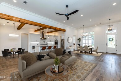 246 Arbor Trails Living Room