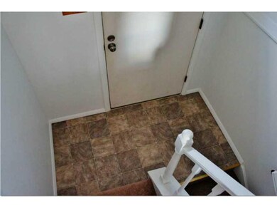 Entry/Foyer.