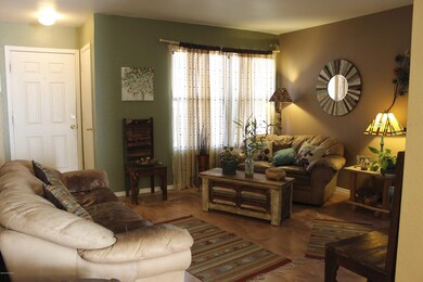 3_Living Room & Entry