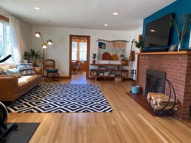 16 Oakwood St, Hudson, NH 03051 - photo 2