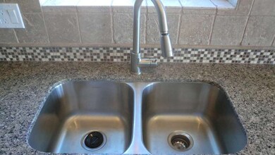 UNDERMOUNT STAINLESS SINK