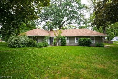 454 Crescent Dr, Berea, OH 44017 - photo 2