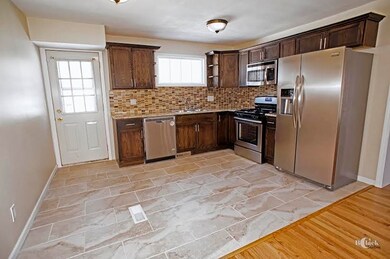 524 N Frolic Ave, Waukegan, IL 60085 - photo 2