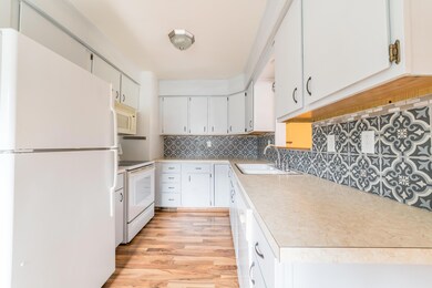 1412 Evaline Dr, Columbus, OH 43224 - photo 7