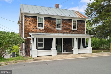 334 W Queen St, Strasburg, VA 22657 - photo 3