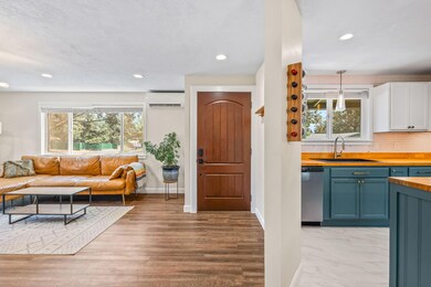 801 SE Polaris Ct, Bend, OR 97702 - photo 4