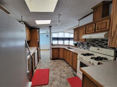 SPACIOUS KITCHEN