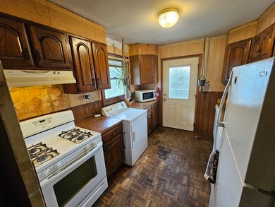 922 Berkley St, Carpentersville, IL 60110 - photo 5