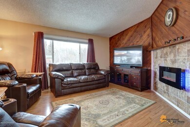 Main Living-Vaulted Ceilings