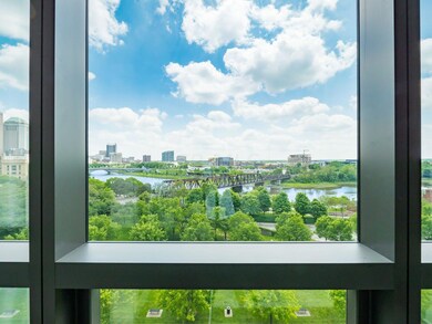 40_250 W Spring St
