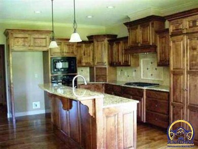 5739 SW 44th Ct, Topeka, KS 66610 - photo 3