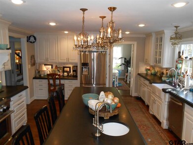 209 209 W 7th, Tyler, TX 75701 - photo 2