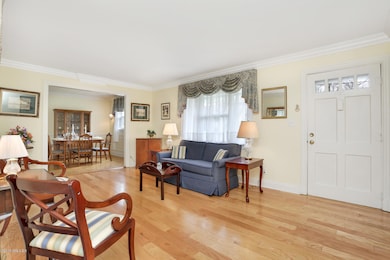 5 Circle Dr Greenwich CT 06830-large-006