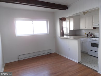 7111 Clover Ln, Upper Darby, PA 19082 - photo 3