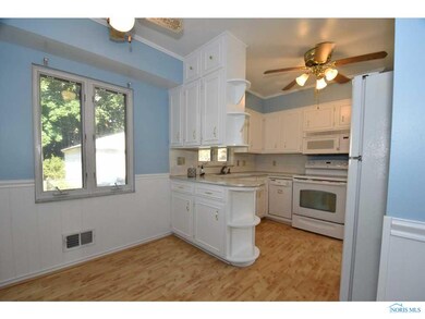 Eat In Kitchen.