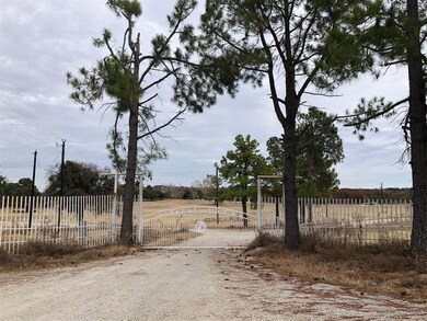 205 Farmhouse Rd, Springtown, TX 76082 - photo 2