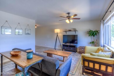 9 Living Room photo a
