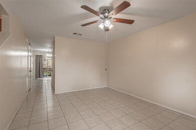 2521 Crosstimbers St unit B4, Huntsville, TX 77320 - photo 4