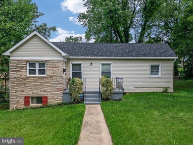 5714 Somerset Rd, Riverdale, MD 20737 - photo 2