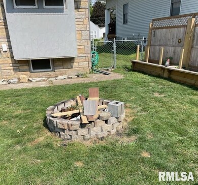 2120 Wilkes Ave, Davenport, IA 52804 - photo 3