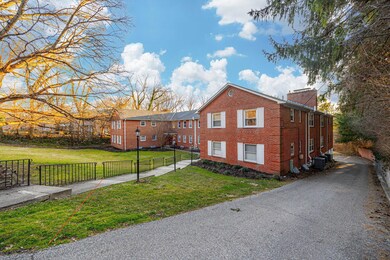 2-web-or-mls-2611 Charing Road 002