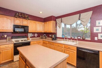 Spacious Kitchen W/Center Island
