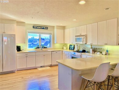 906 SW 7th St, Newport, OR 97365 - photo 6