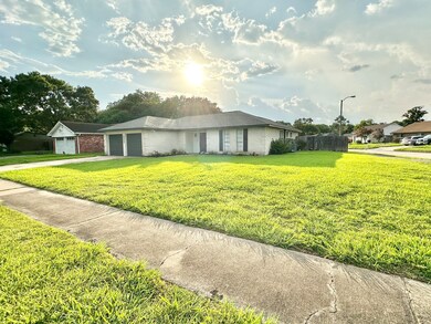 5322 Royal Pkwy, Friendswood, TX 77546 - photo 3