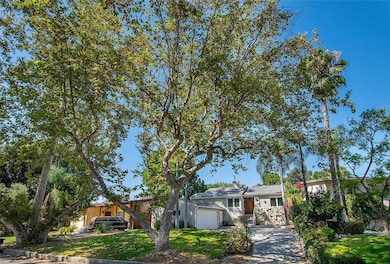 1920 W Parkside Ave, Burbank, CA 91506 - photo 2