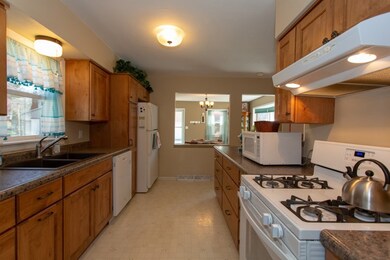 2216 Russell Dr, Cedar Falls, IA 50613 - photo 7