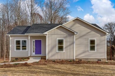 303 Hubbard St, Reidsville, NC 27320 - photo 4