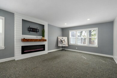 2258 E Grand St-10