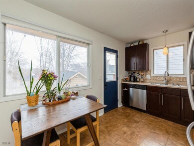 2513 SE 18th St, Des Moines, IA 50320 - photo 7