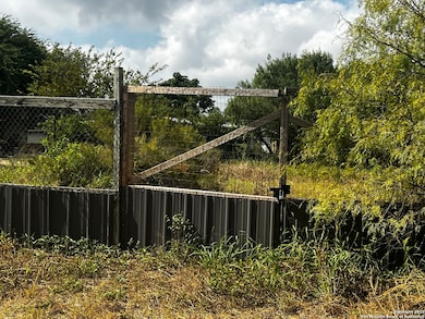 1419 Kayroe Rd, Adkins, TX 78101 - photo 2