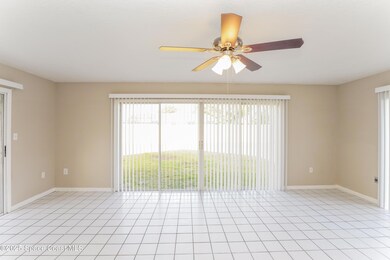 003-photo-living-room-10892625
