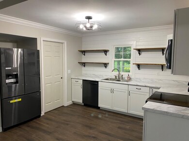 111 Stagg St, Harrodsburg, KY 40330 - photo 2