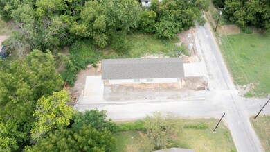 522 E 5th St, Bonham, TX 75418 - photo 2