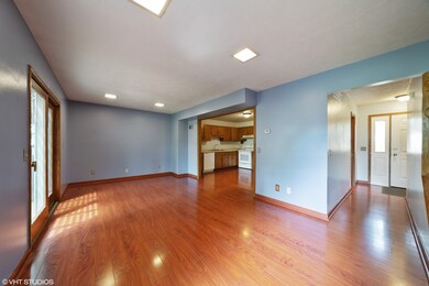 1316 Deerpath Dr, Morris, IL 60450 - photo 3