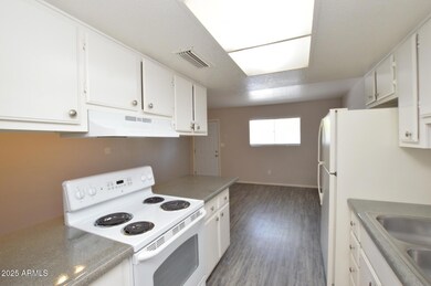 3004 E Waltann Ln unit 7, Phoenix, AZ 85032 - photo 6