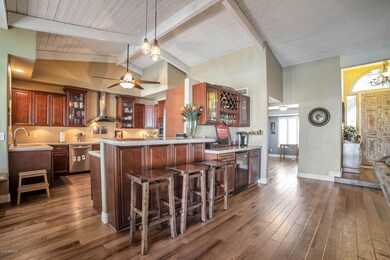 Kitchen/Bar