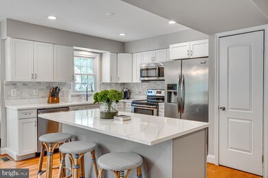 2091 Cobblestone Ln, Reston, VA 20191 - photo 7