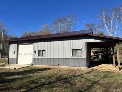 32x40 pole barn with spray foam insulation & loft