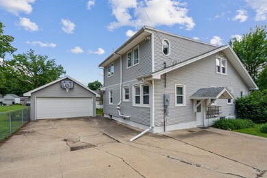 1109 W 3rd St, Cedar Falls, IA 50613 - photo 2