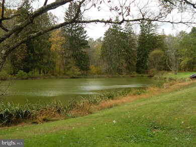 404 Locust Rd, Boyertown, PA 19512 - photo 6