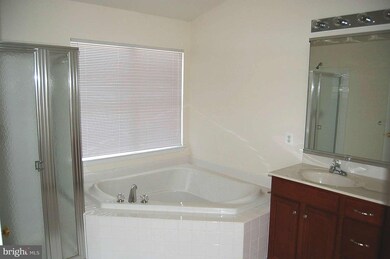 25830 Kirkwood Square, Chantilly, VA 20152 - photo 7