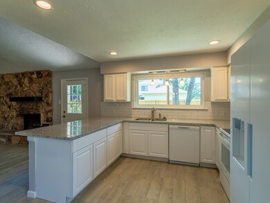 5423 Holly View Dr, Houston, TX 77091 - photo 6