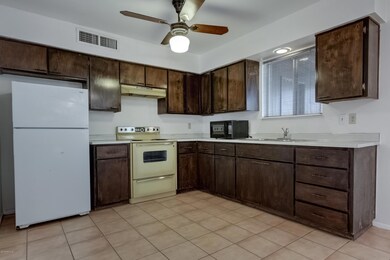9006 E Gary Ln-18