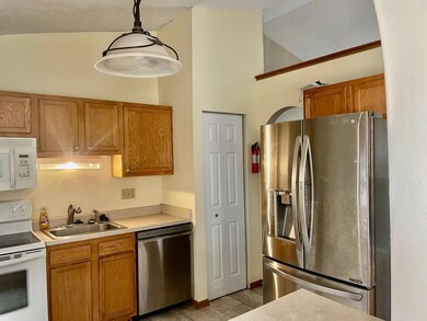 2207 Golden Leaf Ln, Columbus, OH 43223 - photo 3