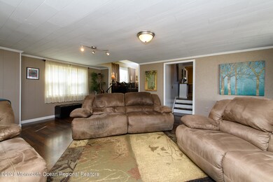 32 Berkshire family room1