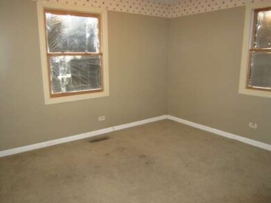 126 Del Rio Rd, Carpentersville, IL 60110 - photo 4